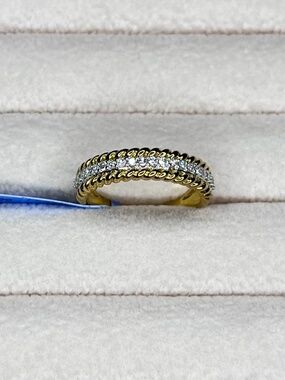R063 | Natural Diamond Twisted Band Ring